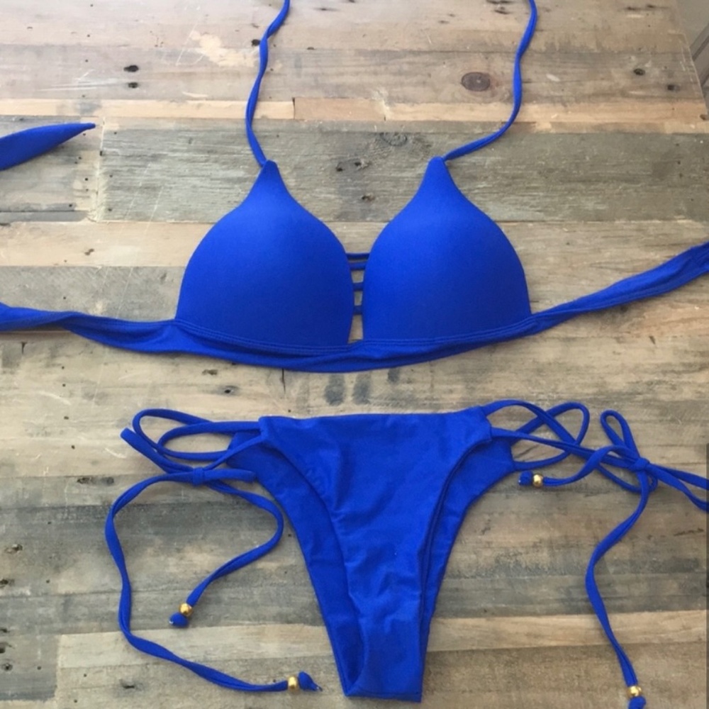 String bikini with padded lattice front top